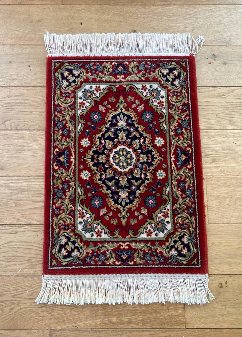 Oriental style rug in pure virgin wool